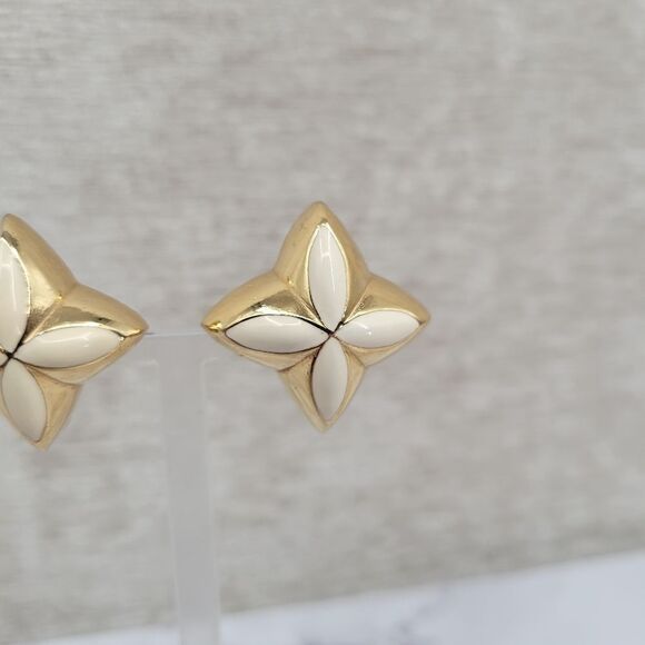 Vintage Gold and Cream Enamel Clip On Earrings Blossom 4 Point Star Anise Shape - Picture 3 of 8